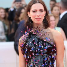 Venezia 2017: Rebecca Hall sul red carpet inaugurale