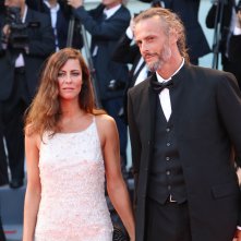 Venezia 2017: Anna Mouglalis sul red carpet inaugurale