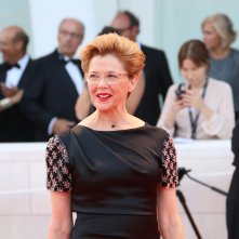 Venezia 2017: Anette Bening sul red carpet inaugurale