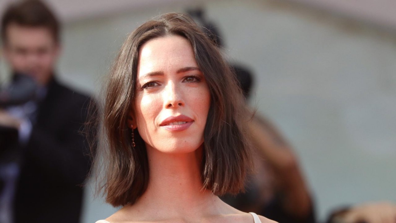 Primo piano di Rebecca Hall