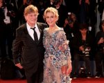 Robert Redford e Jane Fonda: la magia di due star intramontabili sul red carpet di Venezia