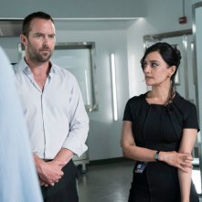 Blindspot: Sullivan Stapleton e Archie Panjabi in una foto della seconda stagione