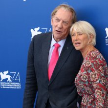 Venezia 2017: Donald Sutherland ed Helen Mirren al photocall di Ella & John