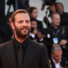 Venezia 2017: Alessandro Borghi sul red carpet di Ella & John