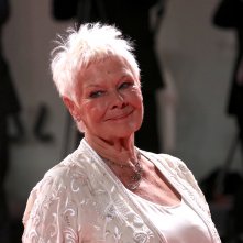 Venezia 2017: Judi Dench sul red carpet di Vittoria e Abdul
