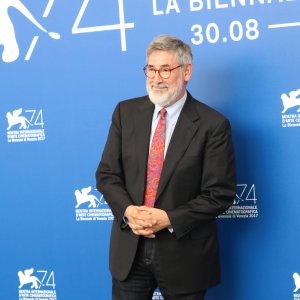 Venezia 2017: un sorridente John Landis al photocall di Michael Jackson's Thriller 3D