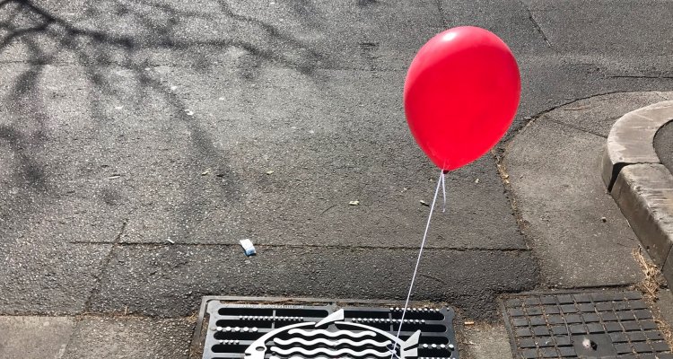 IT e il palloncino rosso: la geniale campagna 