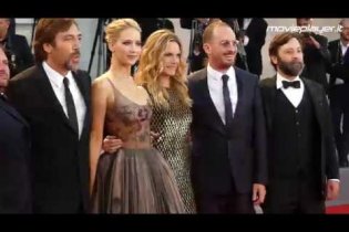 Jennifer Lawrence, Michelle Pfeiffer e Javier Bardem sul tappeto rosso di Madre! a Venezia 2017
