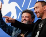 Ammore e malavita: i Manetti Bros. e Giampaolo Morelli presentano il loro musical neomelodico pop