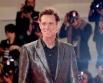 Silenzio, arriva Jim Carrey! Un mattatore sul tappeto rosso di Venezia 2017 