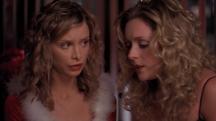Calista Flockhart con Jane Krakowski in una scena di Ally McBeal