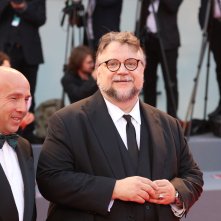 Venezia 2017: l'arrivo di Guillermo del Toro sul red carpet della cerimonia di chiusura