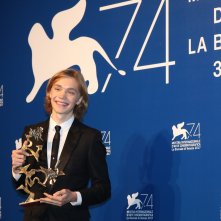 Venezia 2017: Charlie Plummer al photocall dei premiati
