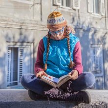 Babylon Sisters: Amber Dutta in un momento del film