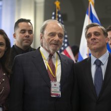 L'incredibile vita di Norman: Lior Ashkenazi e Harris Yulin in una scena del film