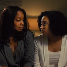 Noi siamo tutto: Amandla Stenberg e Anika Noni Rose in una scena del film