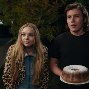 Noi siamo tutto: Nick Robinson e Taylor Hickson in una scena del film