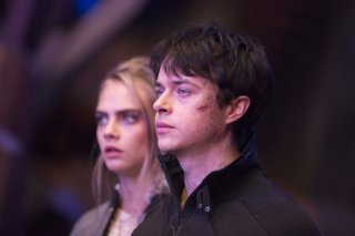 Valerian e la città dei mille pianeti: Cara Delevingne e Dane DeHaan in un momento del film