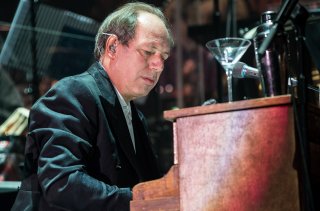 images/2017/09/13/hans-zimmer-performance-april-2016-billboard-1548.jpg