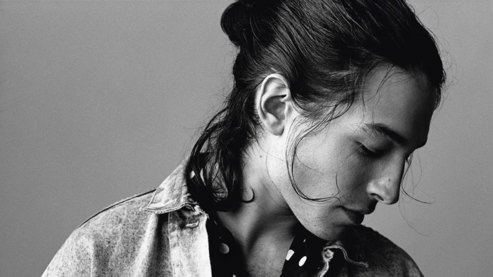 Una foto che ritrae Ezra Miller