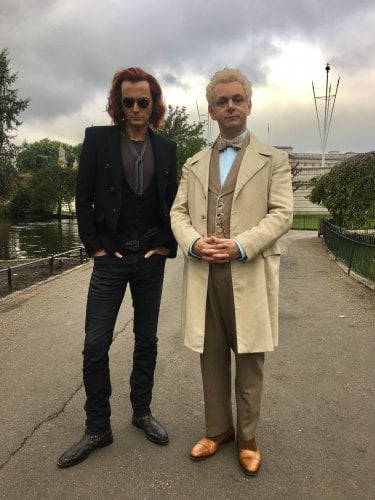 Good Omens: una prima immagine di David Tennant e Michael Sheen