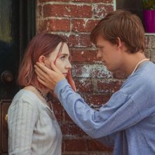 Lady Bird: Saoirse Ronan e Lucas Hedges in una scena del film