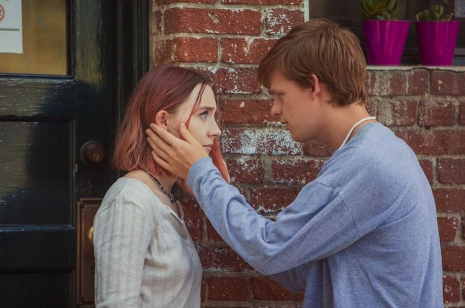 Lady Bird: Saoirse Ronan e Lucas Hedges in una scena del film