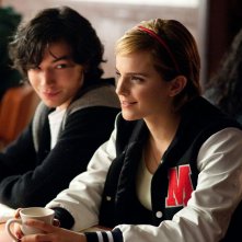 Noi siamo infinito: Ezra Miller ed Emma Watson in un'immagine tratta dal film