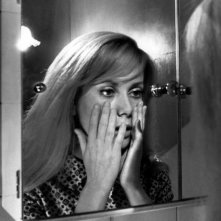 Repulsione: Catherine Deneuve in una scena del film