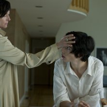 E ora parliamo di Kevin: Tilda Swinton ed Ezra Miller in una scena del film