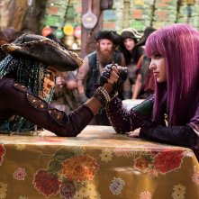 Descendants 2: China Anne McClain and Dove Cameron in una scena