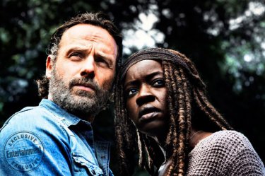 The Walking Dead: una foto di Andrew Lincoln e Danai Gurira in una foto promozionale
