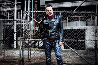 The Walking Dead: Jeffrey Dean Morgan in una foto dell'ottava stagione