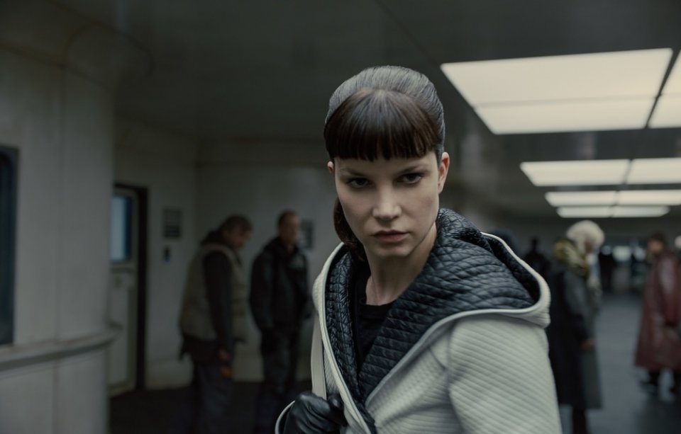 Blade Runner 2049: una scena con Sylvia Hoeks