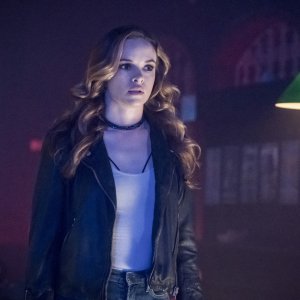 The Flash: una foto dell'attrice Danielle Panabaker in The Flash Reborn