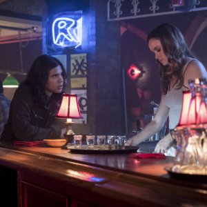 The Flash: Carlos Valdes e Danielle Panabaker in The Flash Reborn