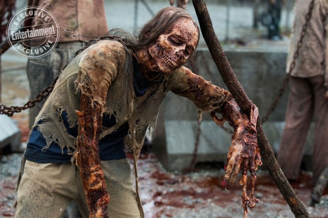 The Walking Dead: un walker in una foto dell'ottava stagione