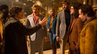 Free Fire: Cillian Murphy, Brie Larson e il resto del cast in una scena