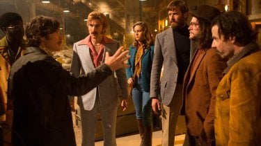 Free Fire: Cillian Murphy, Brie Larson e il resto del cast in una scena