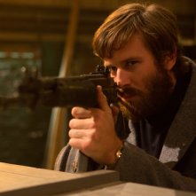 Free Fire: Armie Hammer in una scena del film