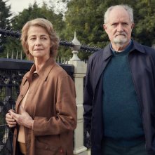 L'altra metà della storia: Charlotte Rampling e Jim Broadbent in un momento del film