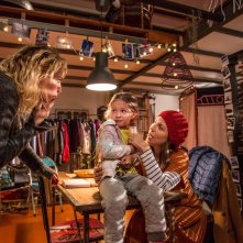 Nove lune e mezza: Michela Andreozzi e Claudia Gerini in una scena del film