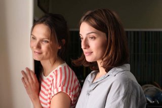 Ritorno in Borgogna: Ana Girardot e Maria Valverde in una scena del film