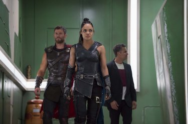 Thor: Ragnarok - Una foto di Tessa Thompson, Chris Hemsworth e Mark Ruffalo