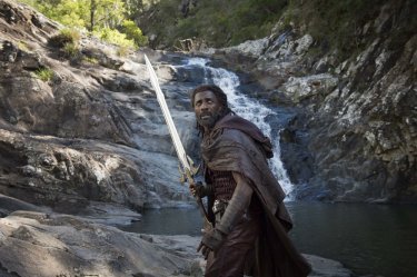 Thor: Ragnarok, Idris Elba in una scena del film