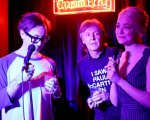 Emma Stone, Paul McCartney e Alan Cumming cantano insieme