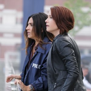 Supergirl: Floriana Lima e Chyler Leigh in Girl of Steel