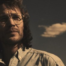 Waco: un primo piano di Taylor Kitsch