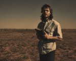 Waco: le prime foto di Taylor Kitsch nei panni del capo della setta David Koresh