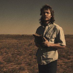 Waco: un'immagine di Taylor Kitsch